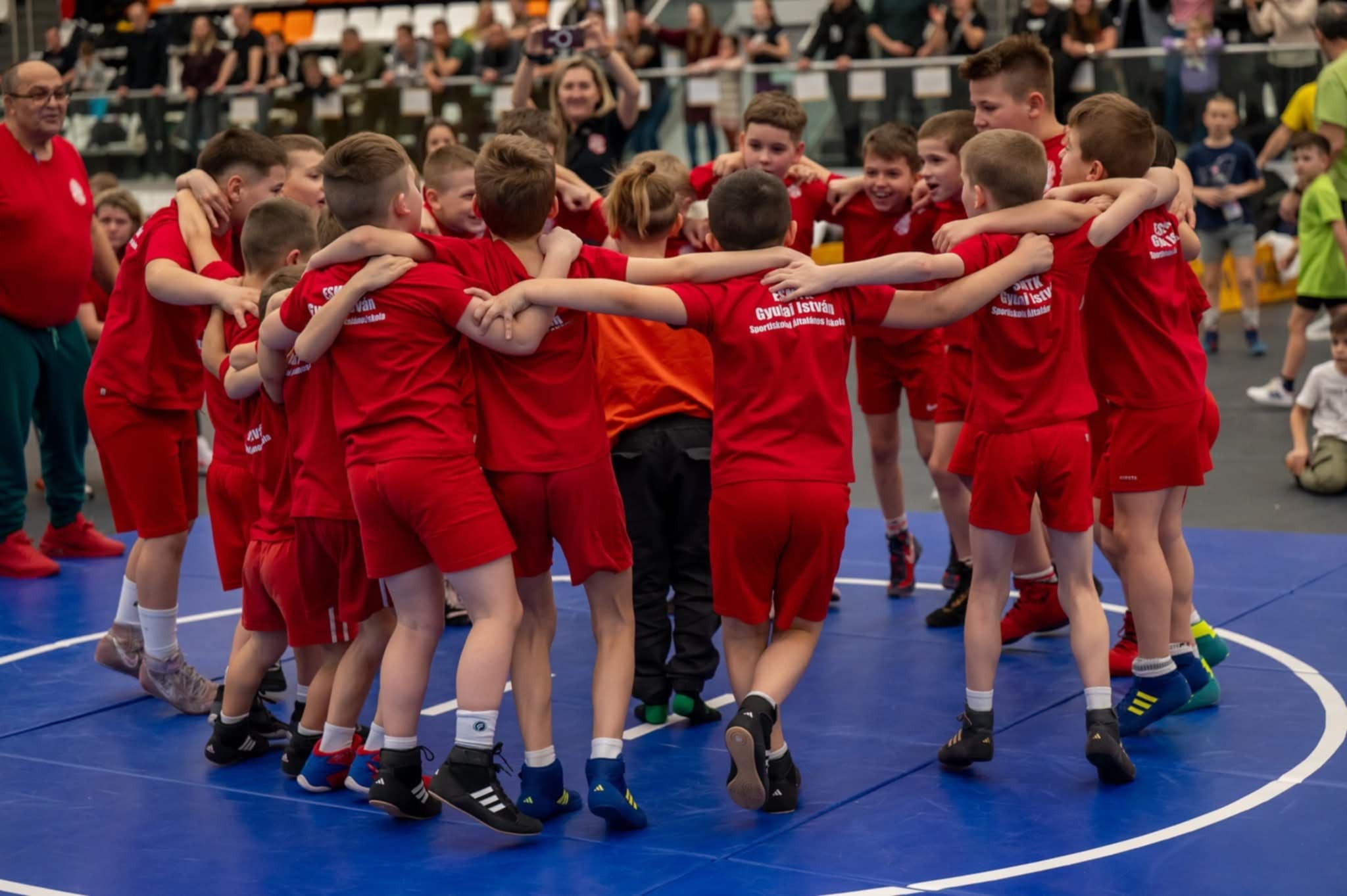 Négyből három arany a grundbirkózó diákolimpián!